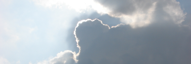 Zon gaat schuil achter een wolk